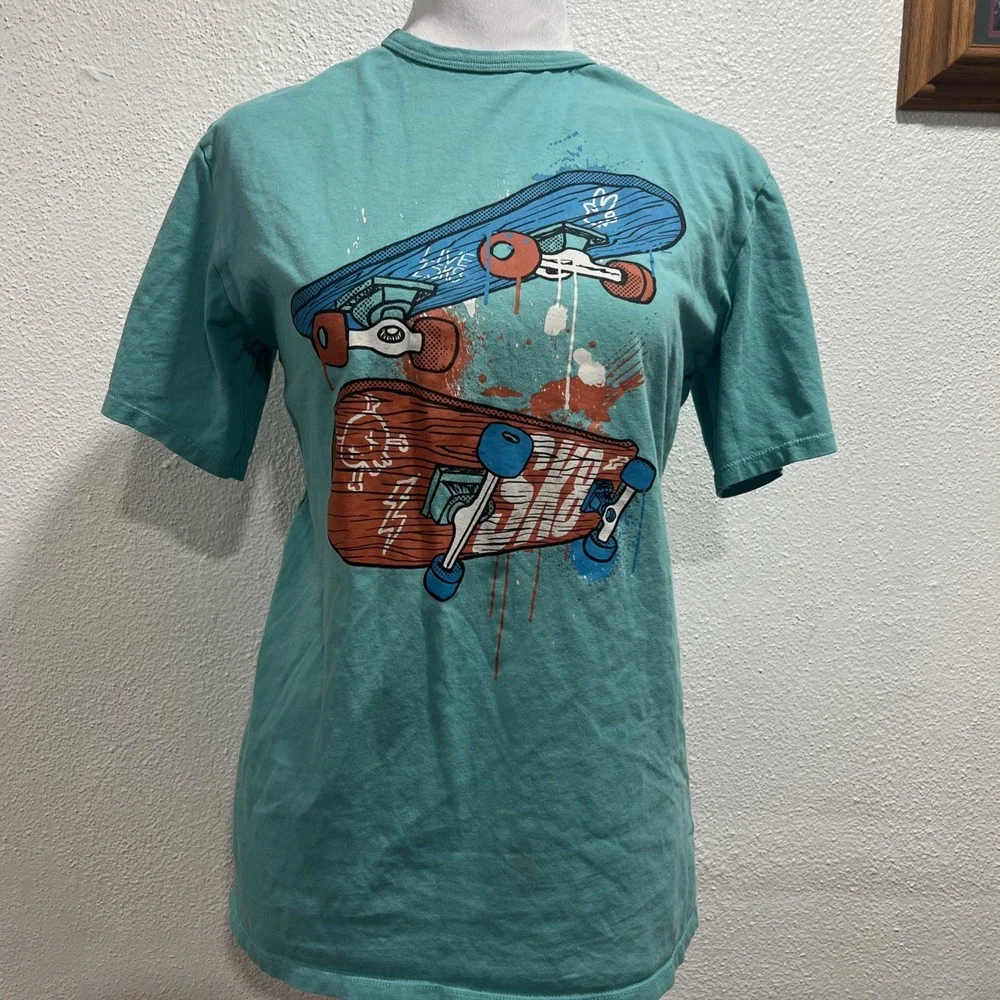 Vintage Place boy XXLarge (16) Live 2 Skate graphic t-shirt